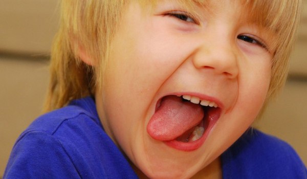 5 простых советов, как защитить губы ребенка от растрескивания