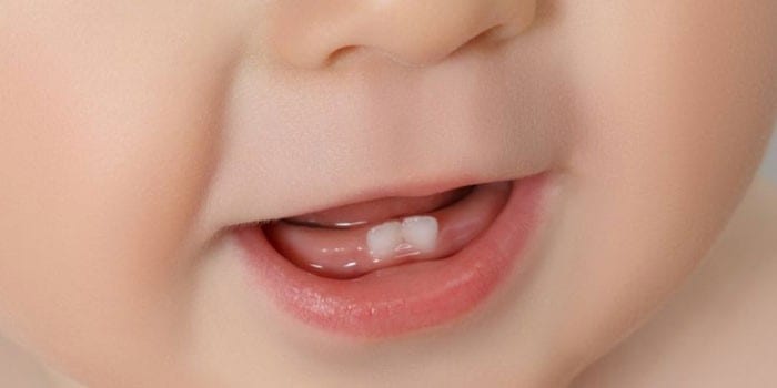Два нижних зуба у малыша