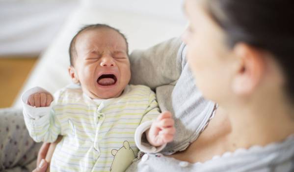 Почему младенец плачет, как ему помочь