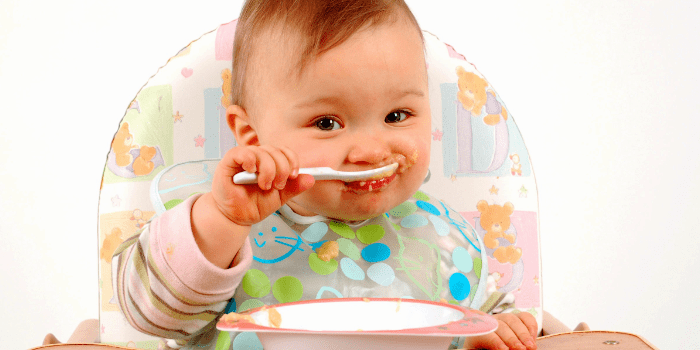 Семимесячный малыш ест самостоятельно
