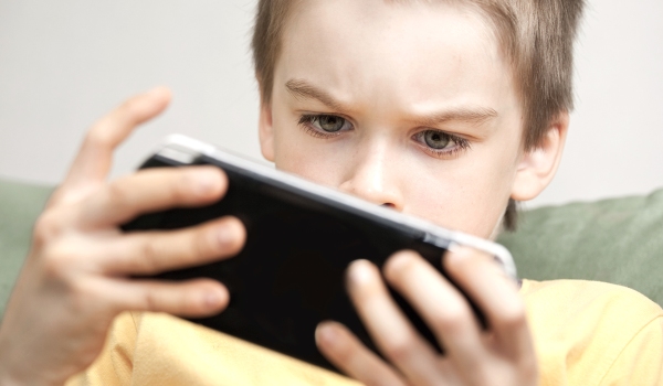 Должны ли дети и подростки иметь сотовые телефоны