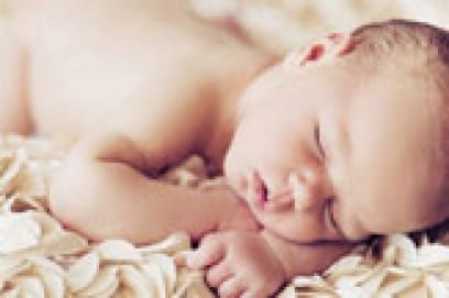 Как правильно укладывать новорожденного спать ночью и днем