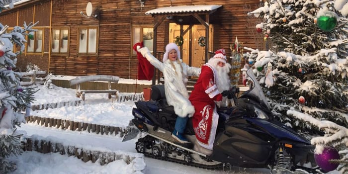 Дед Мороз и Снегурочка на снегоходе в Карелии