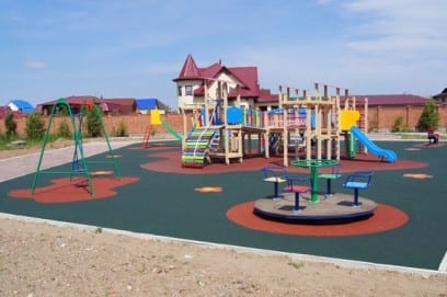 Покрытие для детских площадок для улицы, дачи или внутренних помещений - виды и стоимость