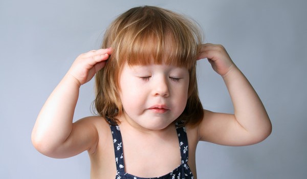 Как узнать, болит ли у ребенка голова