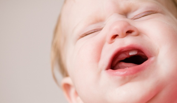 Прорезывание зубов, как облегчить состояние ребенка