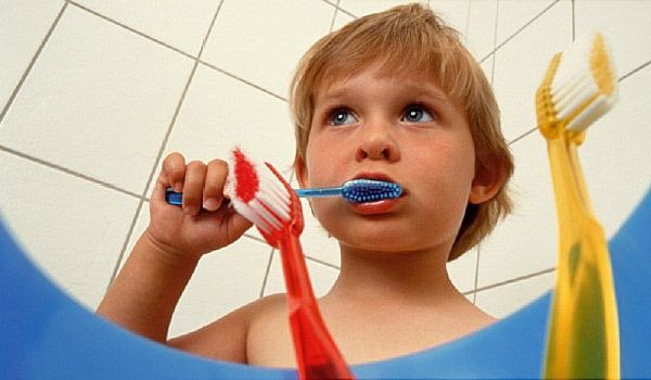 5 советов по чистке зубов у маленьких детей