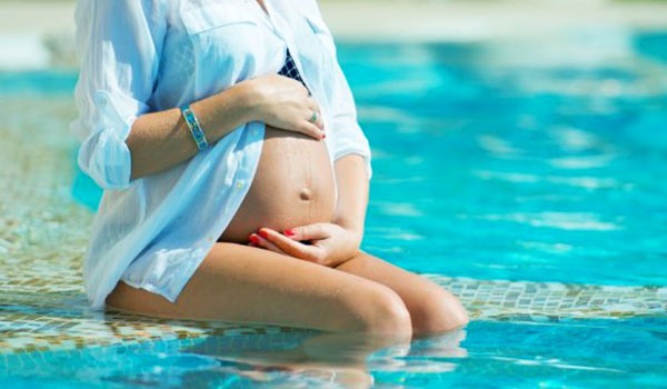 Преимущества плавания во время беременности