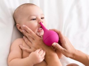 Как прочистить ребенку заложенный нос