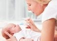 Как почистить носик новорожденному от соплей