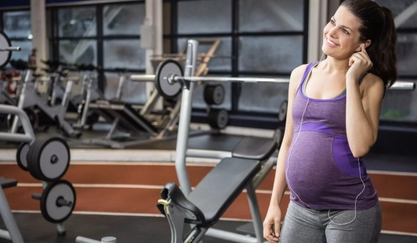 Как безопасно заниматься спортом во время беременности