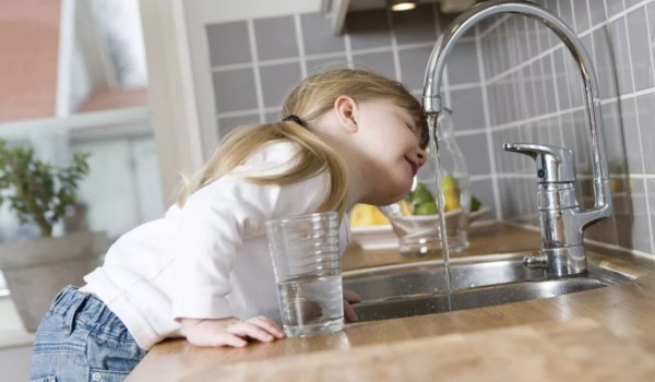 Как быть, если ребенок не любит пить воду