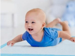 Когда младенцы начинают переворачиваться