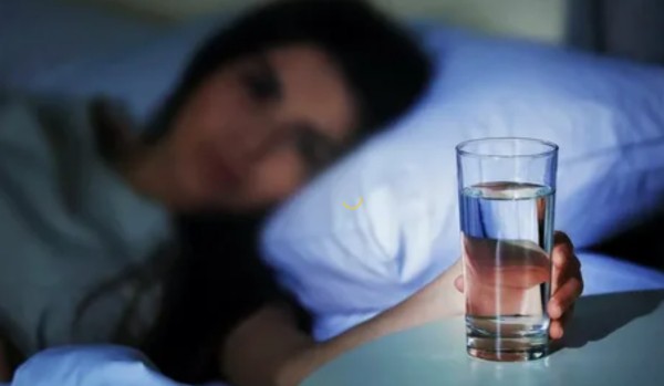 Полезно ли пить воду перед сном
