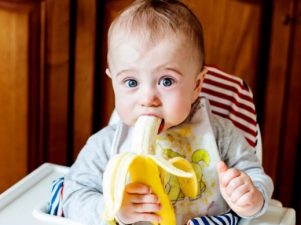 Когда знакомить ребенка с бананами