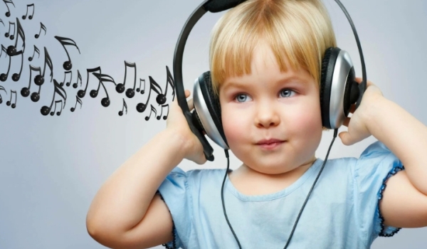 Преимущества знакомства ребенка с музыкой