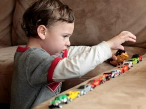 Признаки аутизма у младенцев и малышей