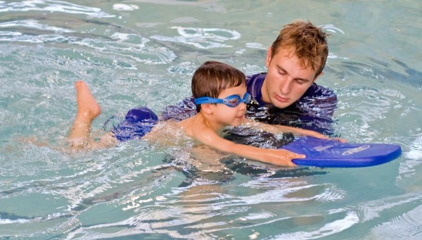 5 причин, почему ребенок должен научиться плавать