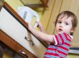 Как обеспечить безопасность малыша в доме