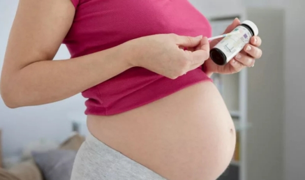 Что вызывает появление белка в моче во время беременности