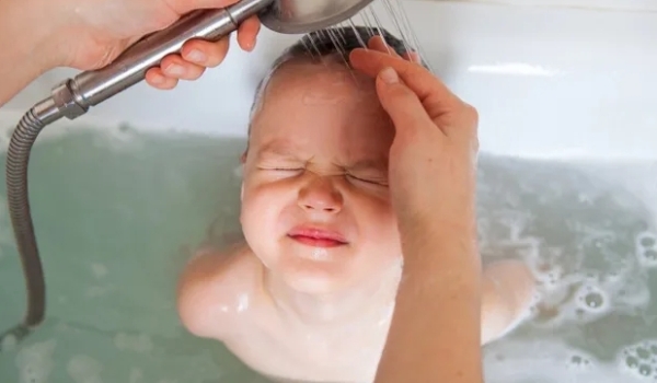 10 советов, как вымыть голову малышу