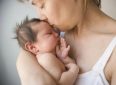 Можно ли целовать новорожденных