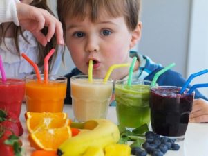 Почему детям необходимы фрукты и соки
