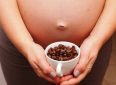 Насколько безопасно пить кофе во время беременности