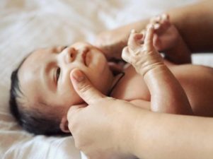 Польза массажа для новорожденного