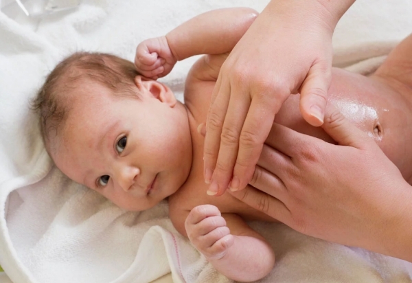Польза массажа для новорожденного