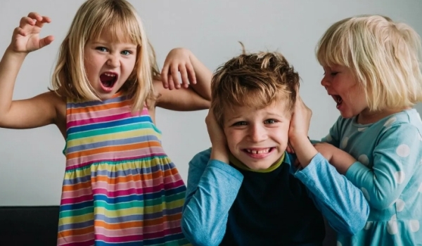 10 советов, как справиться с соперничеством между братьями и сестрами