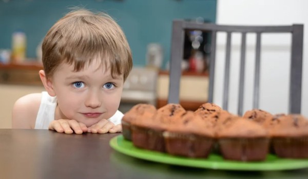 Насколько сладости вредны для детей