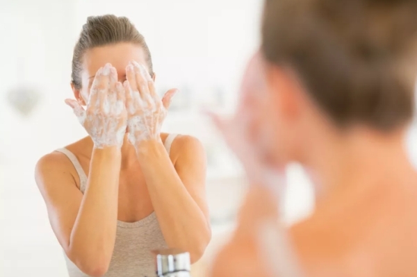 Нужно ли излишне очищать кожу лица