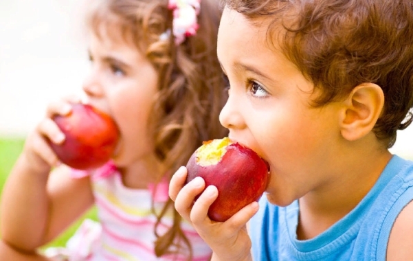 5 продуктов, полезных для детских зубов