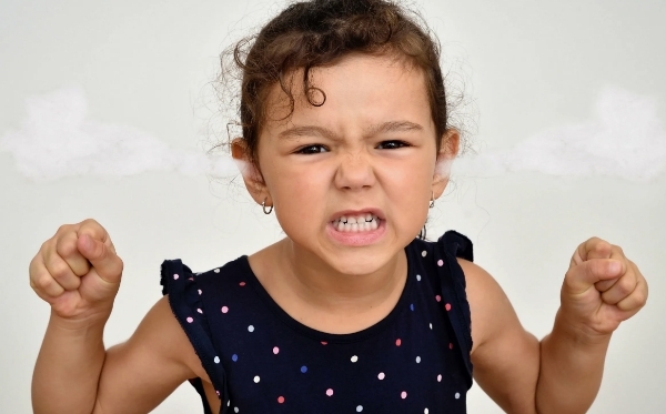 Как родителям справиться с агрессивными эмоциями ребенка