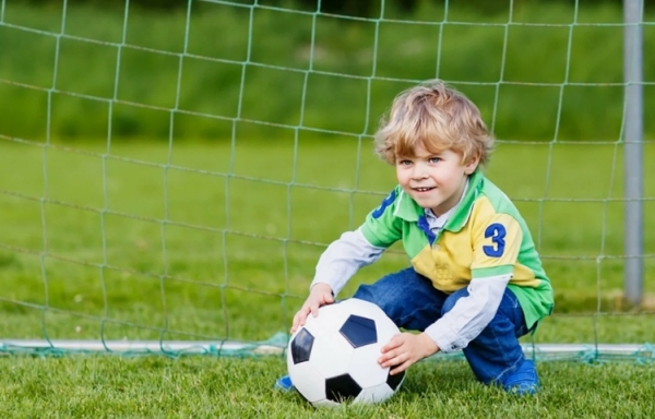 Как привить ребенку любовь к футболу