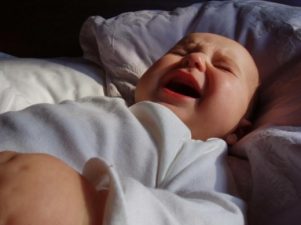 Как остановить детский плач по ночам