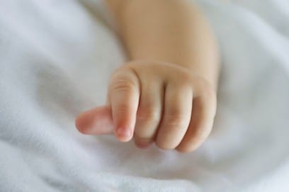 Слоятся ногти у ребенка: причины и лечение